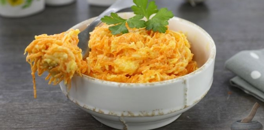 Морковный салат с сыром
