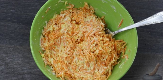 Морковный салат с сыром, яйцами и чесноком