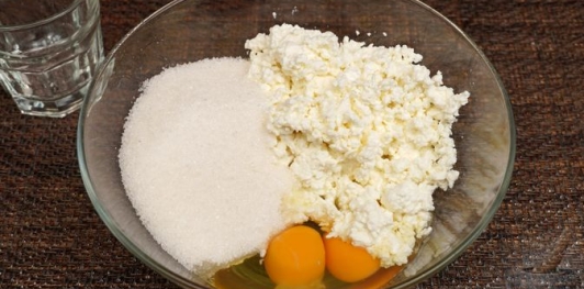Насыпной пирог с творогом и абрикосами