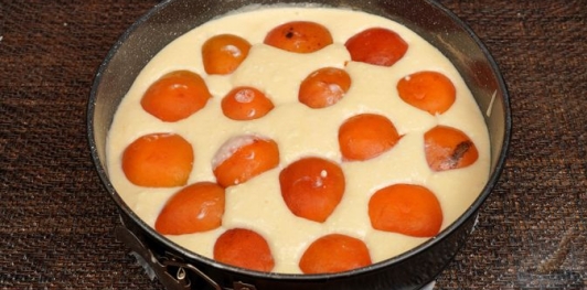 Насыпной пирог с творогом и абрикосами