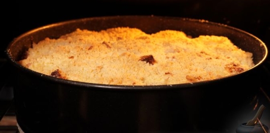 Насыпной пирог с творогом и абрикосами