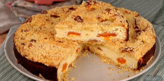 Насыпной пирог с творогом и абрикосами
