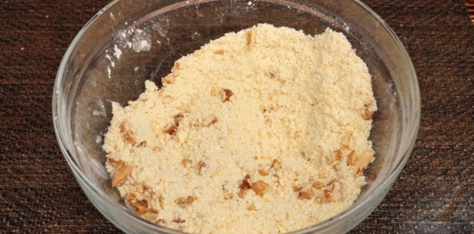 Насыпной пирог с творогом и абрикосами
