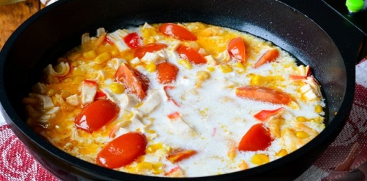 Паста с креветками и крабовыми палочками