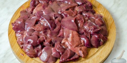 Печёночные блинные рулетики с морковью и плавленым сыром