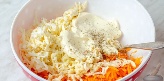 Печёночные блинные рулетики с морковью и плавленым сыром
