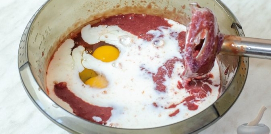 Печёночные блинные рулетики с морковью и плавленым сыром