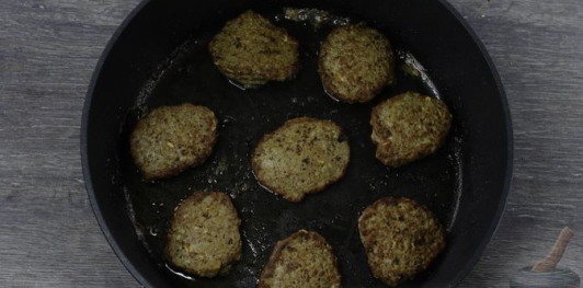 Печёночные оладьи с яблоками (без муки)