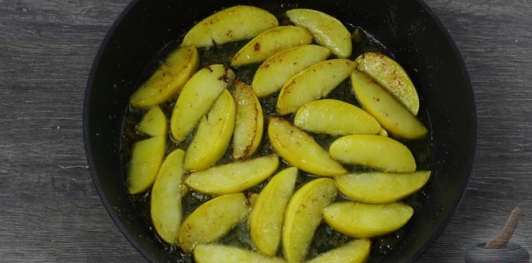 Печёночные оладьи с яблоками (без муки)
