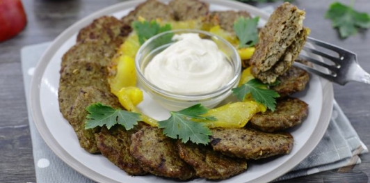 Печёночные оладьи с яблоками (без муки)