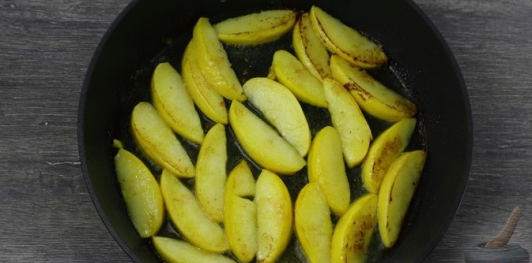 Печёночные оладьи с яблоками (без муки)