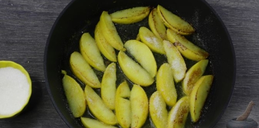 Печёночные оладьи с яблоками (без муки)