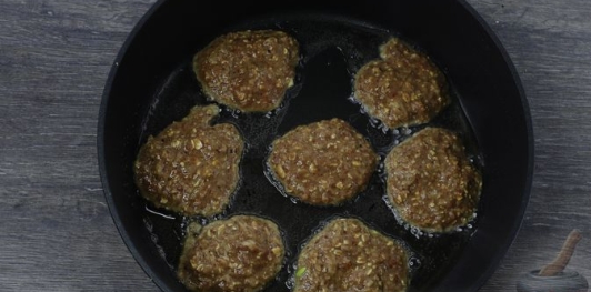 Печёночные оладьи с яблоками (без муки)