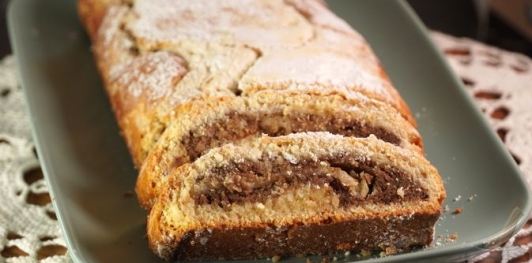 Песочный рулет с ореховой начинкой