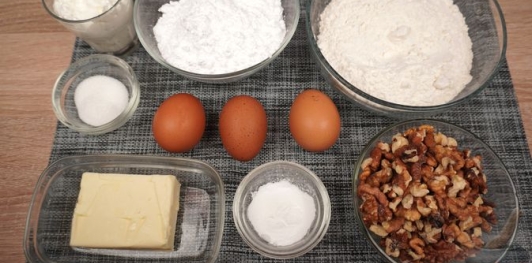 Песочный рулет с ореховой начинкой