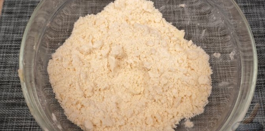 Песочный рулет с ореховой начинкой