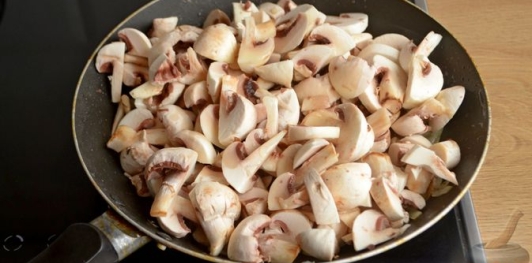 Пирог с курицей, картофелем и грибами