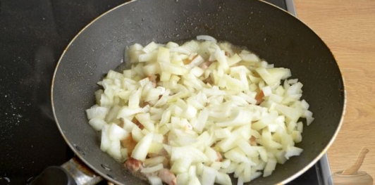 Пирог с курицей, картофелем и грибами