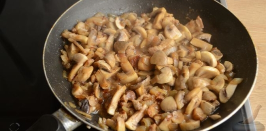 Пирог с курицей, картофелем и грибами