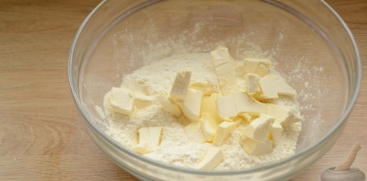 Пирог с курицей, картофелем и грибами