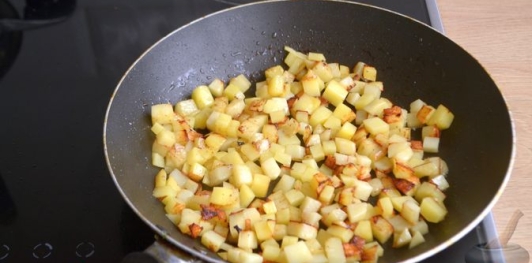 Пирог с курицей, картофелем и грибами