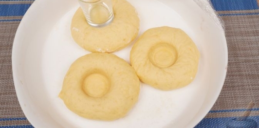 Польские калачики с луком