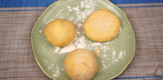 Польские калачики с луком