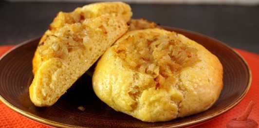 Польские калачики с луком
