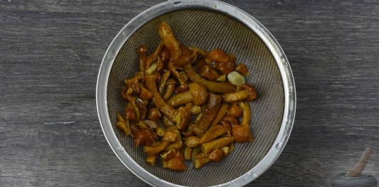 Постный салат "Копна сена" из тыквы с грибами, по-корейски