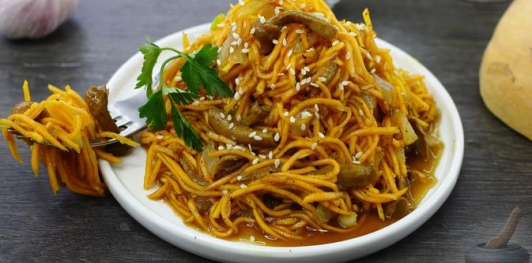 Постный салат "Копна сена" из тыквы с грибами, по-корейски