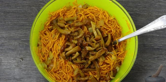 Постный салат "Копна сена" из тыквы с грибами, по-корейски