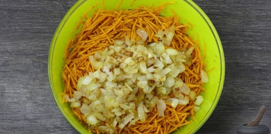Постный салат "Копна сена" из тыквы с грибами, по-корейски