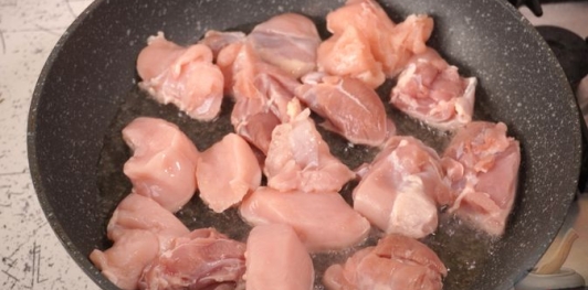 Рагу из курицы с баклажанами, помидорами и перцем