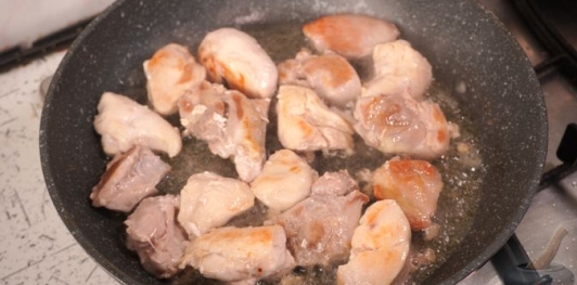 Рагу из курицы с баклажанами, помидорами и перцем