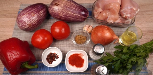 Рагу из курицы с баклажанами, помидорами и перцем