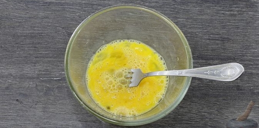 Рис с черемшой и яйцами