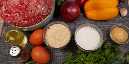 Рулет из мясного фарша со сладким перцем