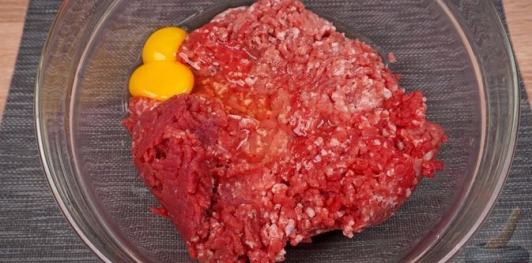 Рулет из мясного фарша со сладким перцем