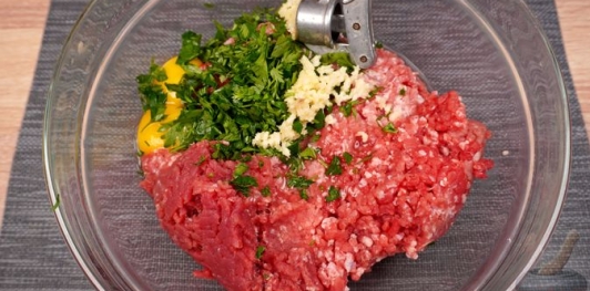 Рулет из мясного фарша со сладким перцем