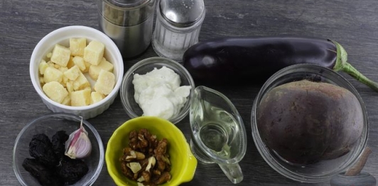 Рулетики из баклажанов со свёклой, сыром и черносливом