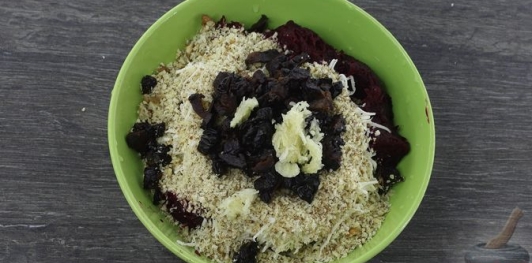 Рулетики из баклажанов со свёклой, сыром и черносливом