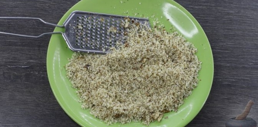 Рулетики из баклажанов со свёклой, сыром и черносливом