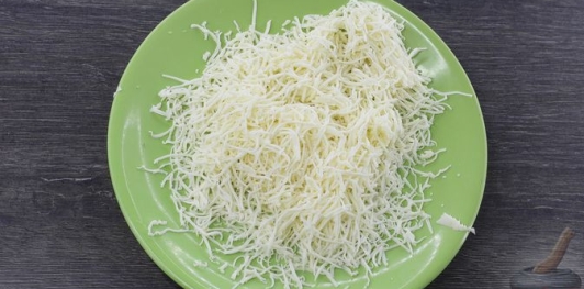 Рулетики из баклажанов со свёклой, сыром и черносливом