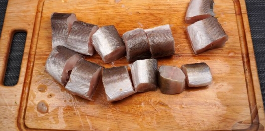 Рыбный суп с брокколи, рисом и сливками