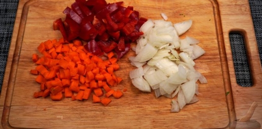 Рыбный суп с брокколи, рисом и сливками