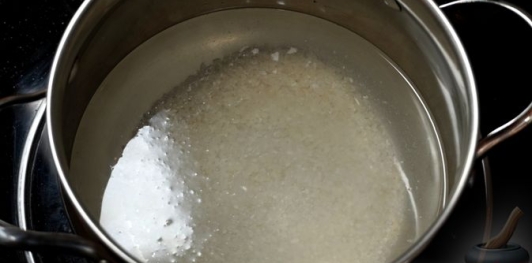 Рыбный суп с брокколи, рисом и сливками