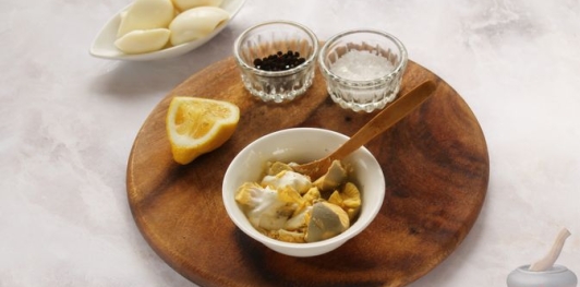 Салат из капусты, огурцов и яиц
