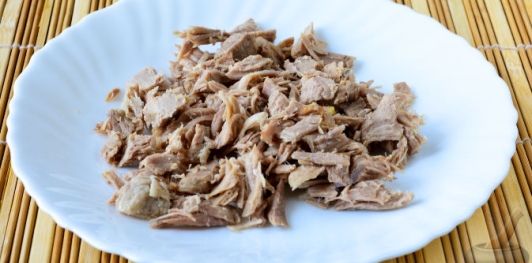 Салат из овощей с мясом и фасолью