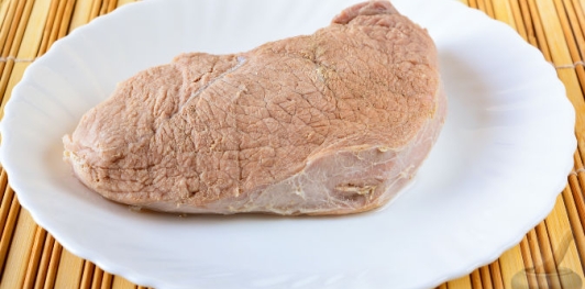 Салат из овощей с мясом и фасолью
