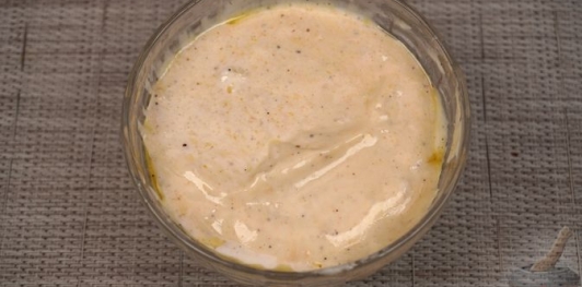 Салат из свёклы с маринованными огурцами и фетой